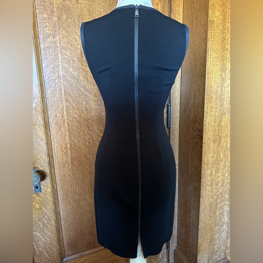 Elie Tahari navy blue/black lamb leather dress with Floral design, Size 0 - Picture 4 of 13